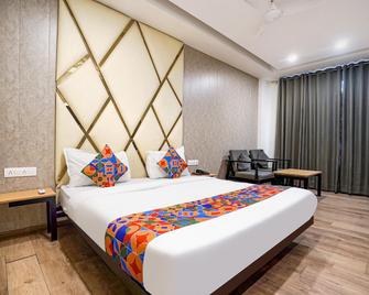 Fabhotel Novis Stayz - Noida - Schlafzimmer