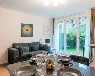 Serene Break With Terrace on the Outskirts of Paris - Montreuil - Phòng ăn