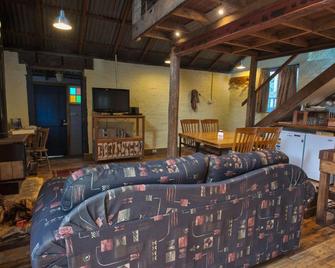 Old Leura Dairy - Leura - Living room