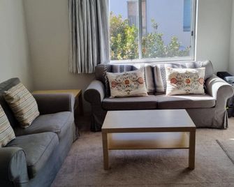 #10 Seacrest On Beach Rd - Hawks Nest - ห้องนั่งเล่น