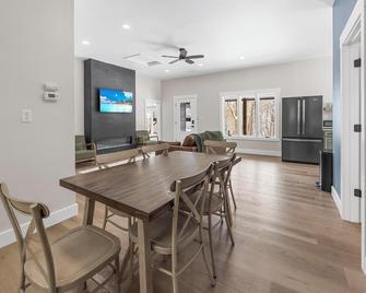 Secluded Cabin w/ Hot tub near French Lick, IN - French Lick - Comedor