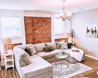 Downtown Upscale Apartment 1bdrm - Beaver Dam - Sala de estar