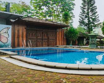 Shiefila Guest House - Puncak - Pool