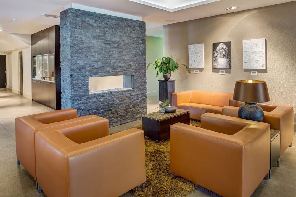 Peaceful Stay! Onsite Dining, Free Parking! Close to Vrijheidsmuseum! - Berg En Dal - Salónek