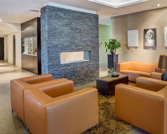 Peaceful Stay! Onsite Dining, Free Parking! Close to Vrijheidsmuseum! - Berg En Dal - Salónek