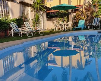 Cosy and Comfy 3 Bedroom apartment with pool, walk to the beach! - Mont Choisy - Piscine