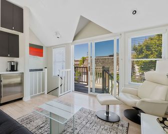 West End Waterfront: 2-Story Home with Views, Beach Access, Deck & Parking - Provincetown - Living room