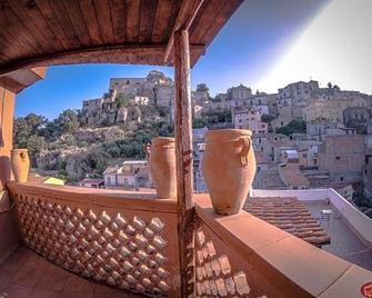 Albergo Diffuso Borgo Santa Caterina - Castiglione di Sicilia - Balcone
