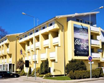 Alanga Hotel - Połąga - Budynek