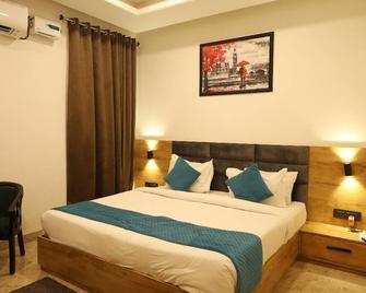 Radha Bihari Nikunj Inn & Restaurant - Vrindavan - Спальня