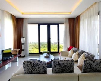 3 Br City View Villa With A Private Pool - Bandung - Living room