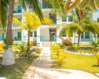 Best Western Grand Baymen Gardens - San Pedro Town - Building