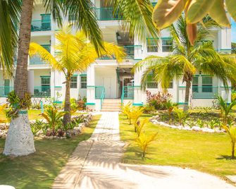 Best Western Grand Baymen Gardens - San Pedro Town - Byggnad