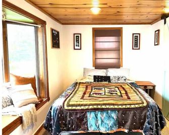 River House on 4 acres! Bring the dog! - Mauston - Slaapkamer