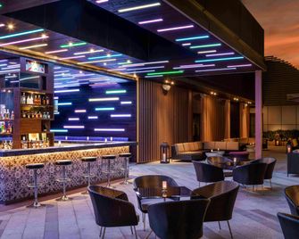 Hard Rock Hotel Shenzhen - שנג'ן - בר