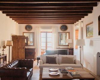 Fully renovated manor house in the heart of Deia - Deia - Living room