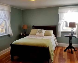 Sunny Home B&B - Charlottetown - Bedroom