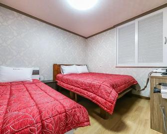 Pohang Sangdodong New Grand - Pohang - Habitación