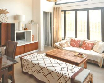 Maison Spacieuse A Soulac-Sur-Mer Avec Jardin - Soulac-sur-Mer - Obývací pokoj