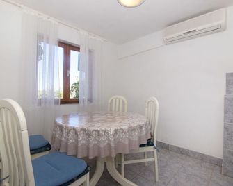 Apartments Jaksa - Vis - Dining room