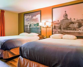 Super 8 by Wyndham Kingston - קינגסטון - חדר שינה