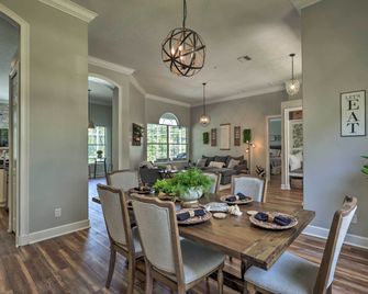 Upscale Palm Coast Home w/ Pool: 7 Mi to Beaches! - Palm Coast - Dining room