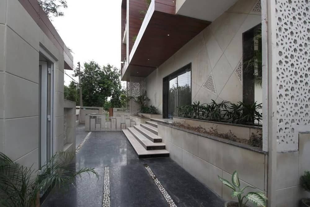 Royal Residence City center - גורגאון