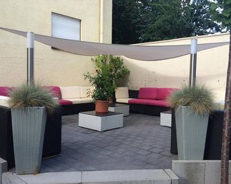 Hotel Zum Rosengarten - Darmstadt - Patio
