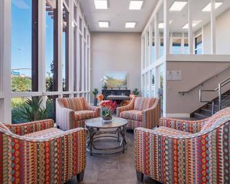 Sleek Foster City 1BR w/ Gym & W/D, walk to Visa & Paypal, by Blueground - Foster City - Lounge