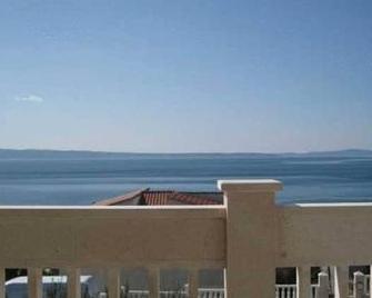 Villa Tomasovic with pool in Podstrana - Подстрана - Балкон