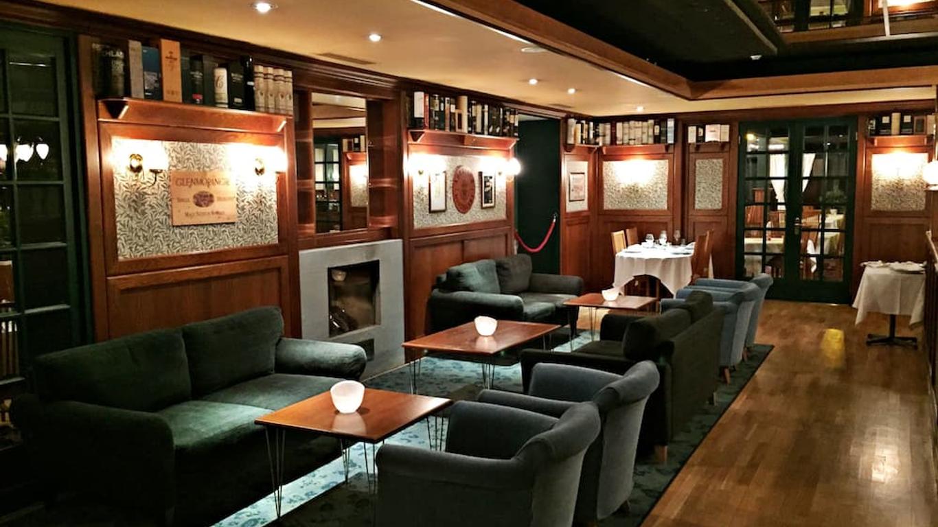 مورا هوتل آند سبا