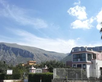 Miss Sicily B&B - Terrasini - Vista esterna