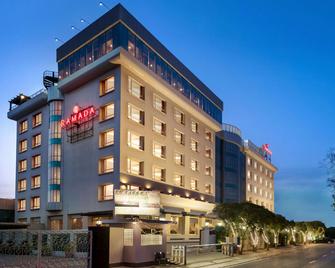 Ramada by Wyndham Karachi Creek - Karachi - Building