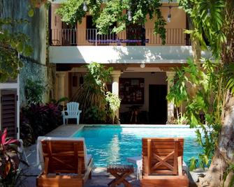 Siesta Fiesta Hotel & Hostel - Mérida - Zwembad