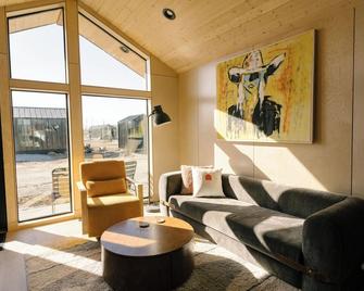 Yellowstone Peaks Hotel - Island Park - Living room