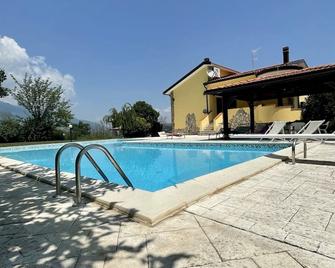 Villetta Italia - Contursi Terme - Zwembad