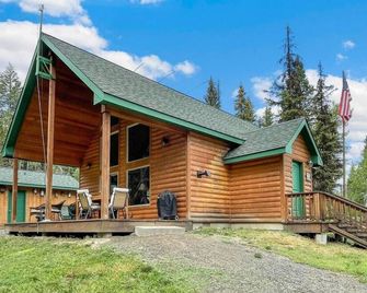 Private Cabin at the Foot of the Mountains - Donnelly - Building