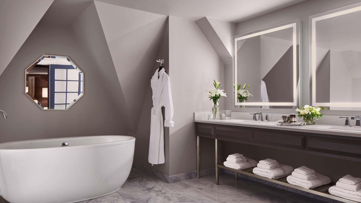 Fairmont Hotel Macdonald