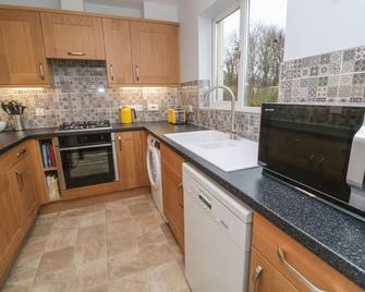 12 Kel Avon - Truro - Kitchen