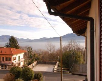 Tastefully furnished 3-room apartment with spacious outdoor area - Ghiffa - Balkon