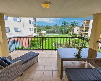 Serene 3br Beachfront Retreat, Relax & Reconnect - Marcoola - Balkon