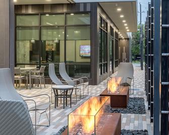 Courtyard by Marriott Houston Heights/I-10 - Houston - Patio