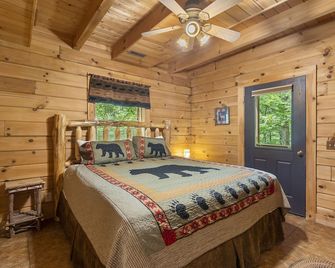 Secluded Lodge, Hottub, View, Loft, Games, Near Big Cedar Trophy Buck, Pet Friendly, Car Charger - Ridgedale - Bedroom