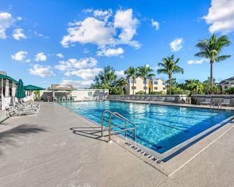 Walk to Beach and Cedars East Club Amenities - Pool, Tennis, Fitness Center - Longboat Key - Басейн