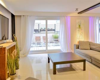 Au 30 - ליל - סלון