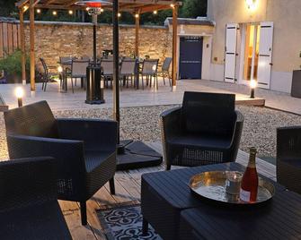 La Belle Tuilière, a charming residence in Champagne - Vandières - Patio