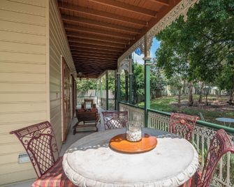 Grove Manor Bed & Breakfast - Brisbane - Balcony