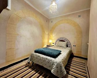 Hotel Paris - Сус - Спальня