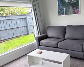 Palm Haven Beach Retreat - Paraparaumu Beach - Wohnzimmer