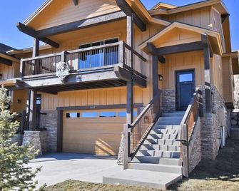 Winter specials: Bright, Modern Retreat with Hot Tub +Game Room sleeps 12. - Heber City - Edificio